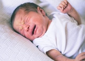 Coliche del neonato: sintomi, cause e rimedi naturali coliche del neonato