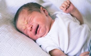 Coliche del neonato: sintomi, cause e rimedi naturali coliche del neonato