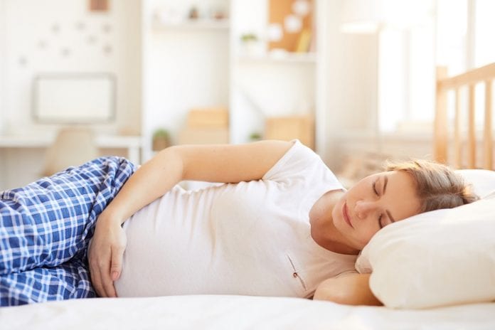 posizioni per dormire in gravidanza