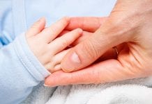 Come tagliare le unghie al neonato? I consigli per non sbagliare unghie neonato