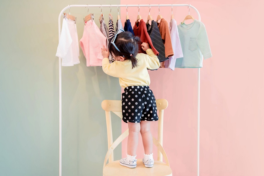 Come insegnare ai bambini a vestirsi da soli - indumenti