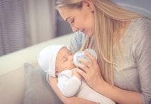 Come sterilizzare il biberon, i consigli per lavarlo e igienizzarlo Come sterilizzare il biberon i consigli per lavarlo e igienizzarlo