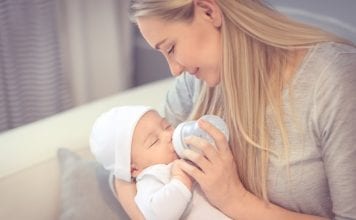 Come sterilizzare il biberon, i consigli per lavarlo e igienizzarlo Come sterilizzare il biberon i consigli per lavarlo e igienizzarlo