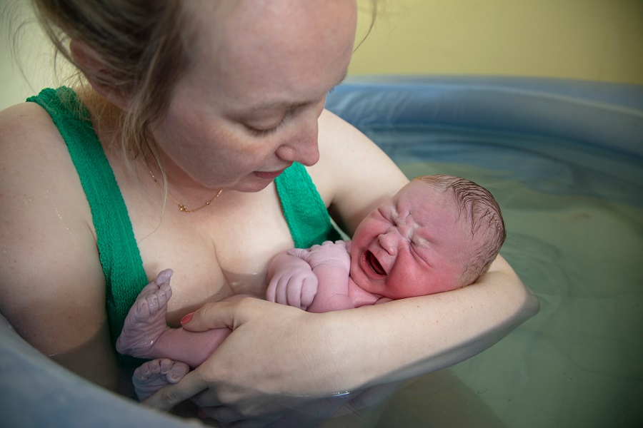Tutto quello che bisogna sapere sul parto in casa - parto in acqua