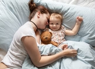 Cosleeping: di cosa si tratta, i pro e i contro per il sonno del bambino cosleeping