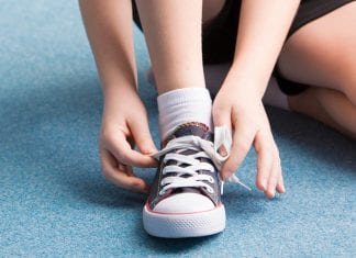 Come insegnare ad allacciare le scarpe ai bambini? Come insegnare ad allacciare le scarpe ai bambini