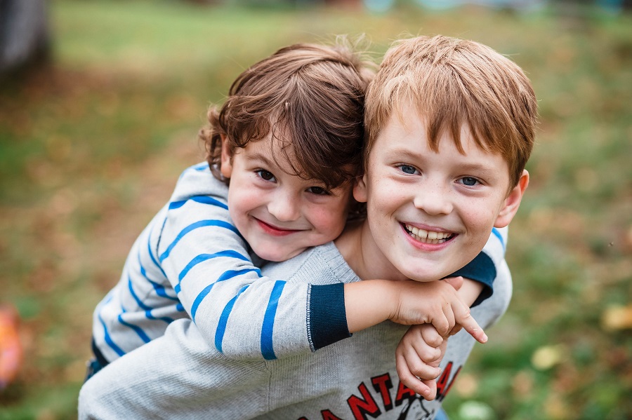 Le Piu Belle Frasi Sui Fratelli Per Celebrare Questo Legame Blablamamma It