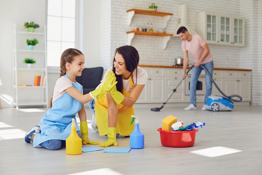 Come coinvolgere i bambini nelle faccende domestiche