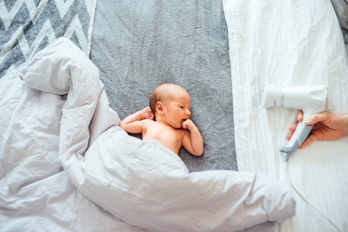 Rumore bianco per neonati, tutti i pro e i contro