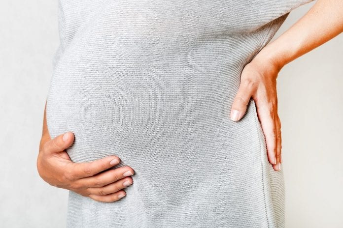 Sciatica in gravidanza, le cause, i sintomi e i rimedi per alleviare il dolore
