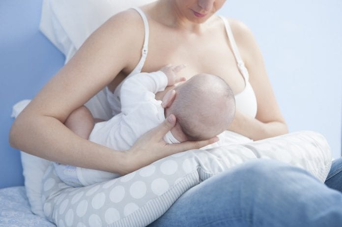 Tutto quello che c'è da sapere sul cuscino allattamento
