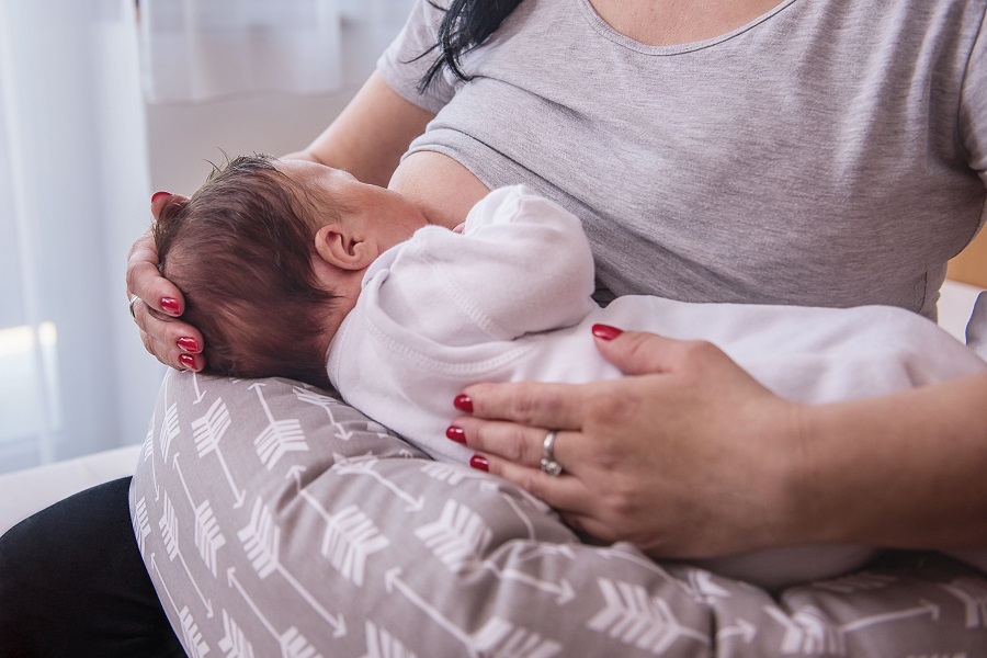Tutto quello che c'è da sapere sul cuscino allattamento