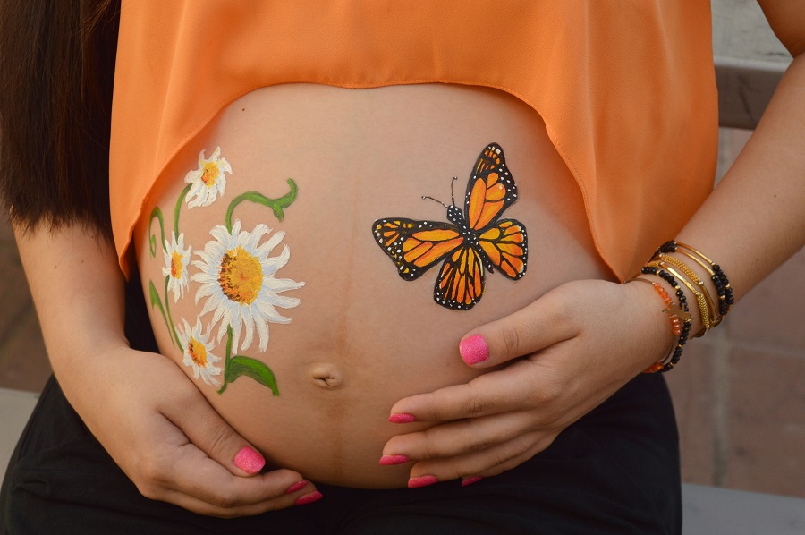 Belly painting, di cosa si tratta e come farlo