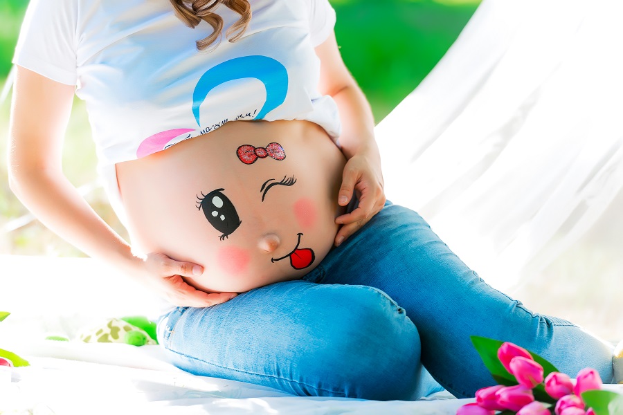 Belly painting, di cosa si tratta e come farlo