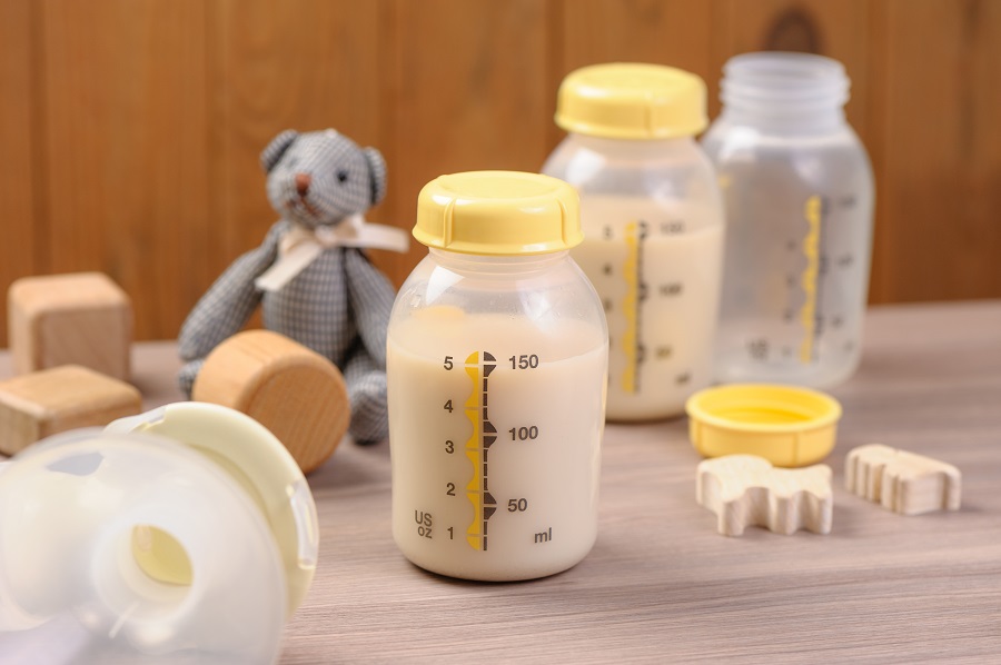 Composizione del latte materno, come cambia durante la crescita