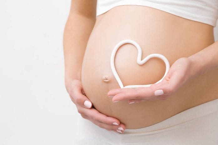 Bellezza in gravidanza, i cosmetici da evitare e quelli consentiti