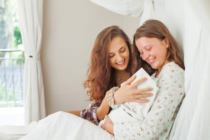 Le regole d'oro per una visita ad un neonato