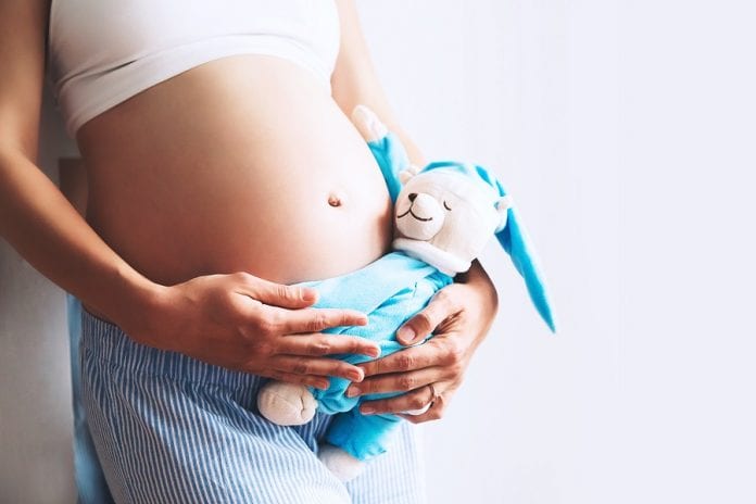 Bonding prenatale, come creare un legame con il bimbo nel pancione