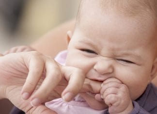 SOS bambini che mordono: ecco come affrontare la situazione SOS bambini che mordono ecco come affrontare la situazione