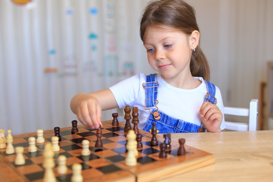 buoni motivi per insegnare ai bambini a giocare a scacchi