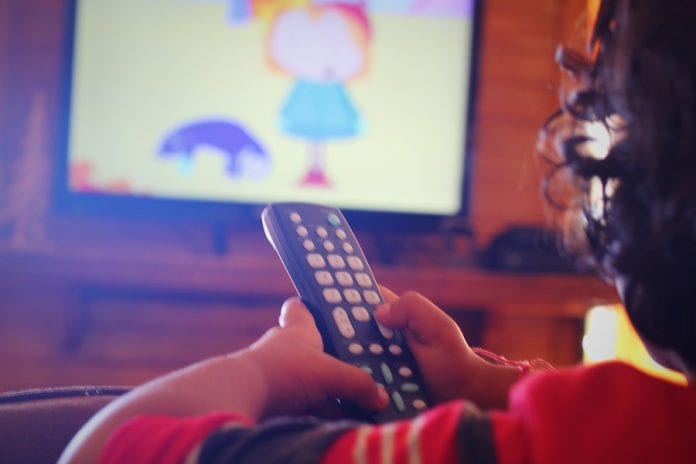 Bambini e tv le regole per un utilizzo sano1