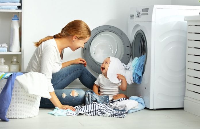 Come lavare i vestiti dei neonati? Ecco cosa sapere