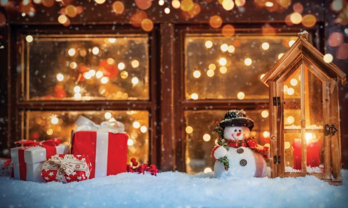 Addobbi natalizi, 8 idee per decorare le finestre