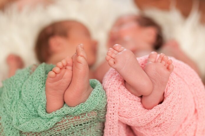 Gli indispensabili per una lista di nascita per gemelli