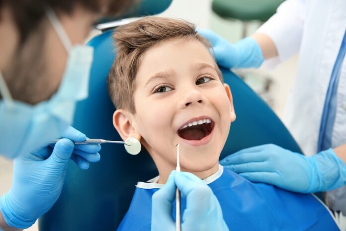 Bambini e igiene dentale a che età la prima visita dal dentista