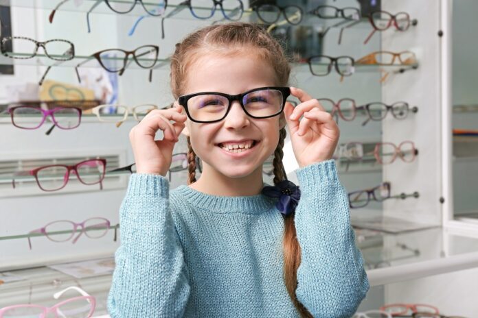 Bambini e occhiali da vista, la guida all'acquisto giusto