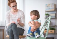 Sindrome di Asperger nei bambini: cos’è, sintomi e diagnosi Sindrome di Asperger nei bambini: cos'è e quali sono i sintomi