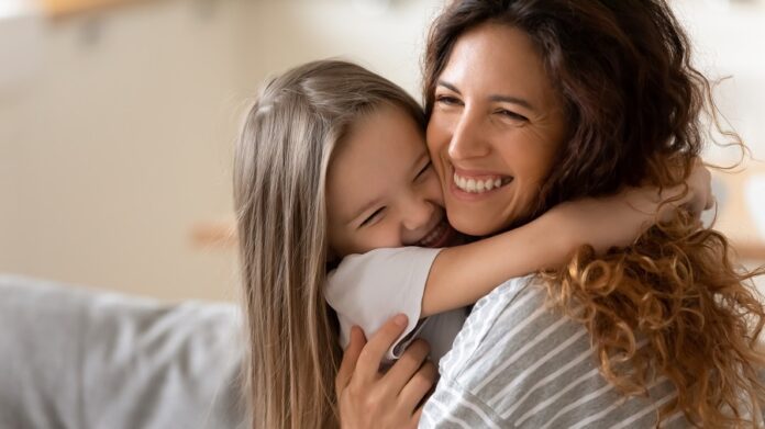 Le più belle frasi sugli abbracci da leggere con i bambini