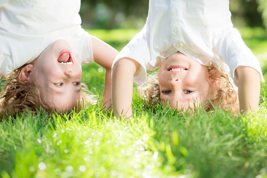 10 consigli per crescere bambini felici