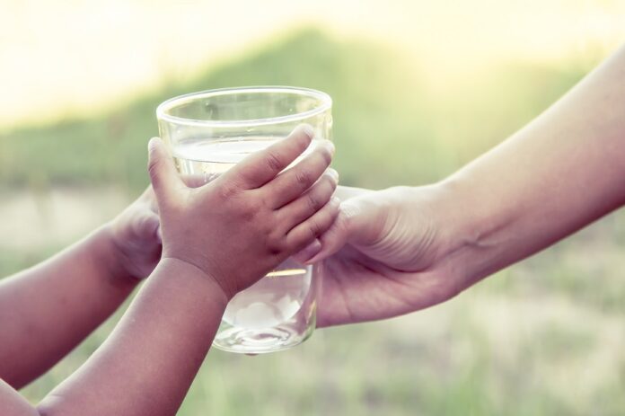 11 modi per insegnare ai bambini a non sprecare l'acqua