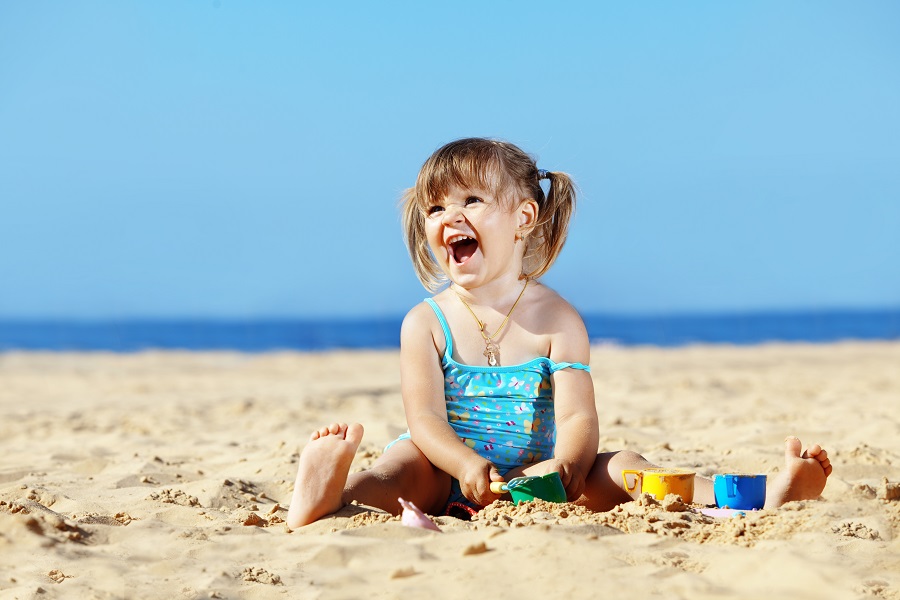 Bambini al mare attenzione alle infezioni da sabbia