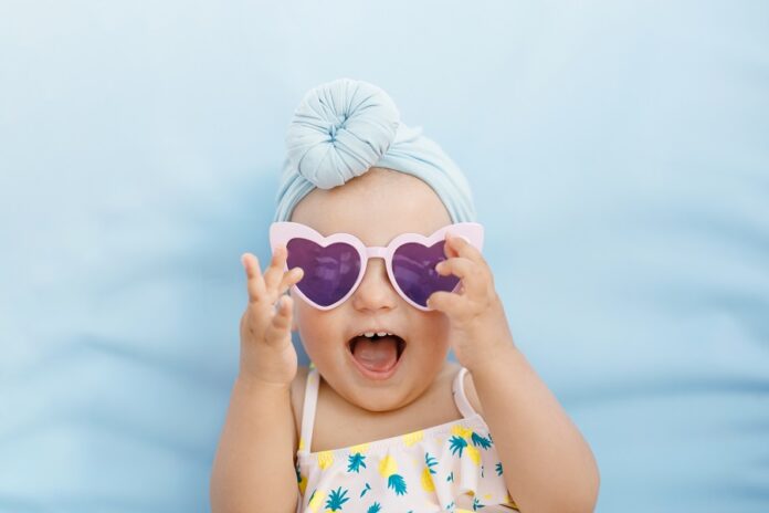 Occhiali da sole per neonati: guida all'acquisto
