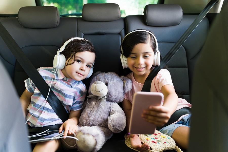 Viaggi lunghi in macchina con i bambini, consigli utili