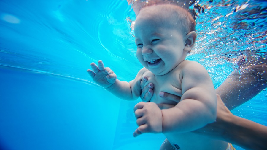 Come insegnare ai bambini a nuotare2