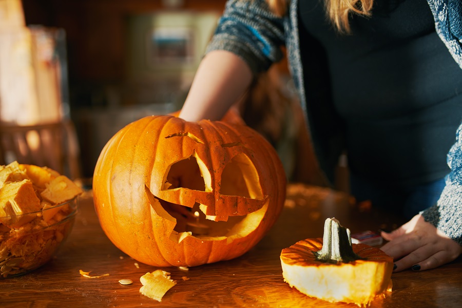 Come fare la zucca di Halloween insieme ai bambini3