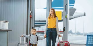 Volo turbolento: tra lacrime di bimba e giudizi altrui